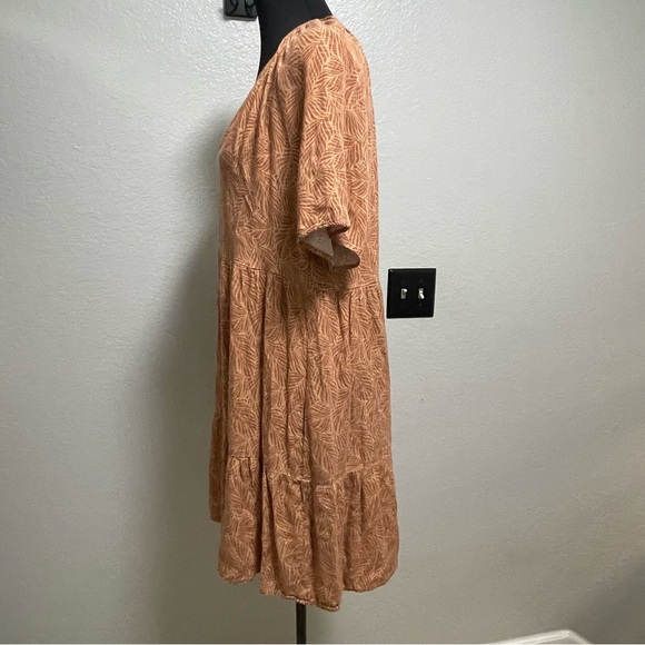 Democracy Women’s Brown Tiered Flowy Short Sleeve Dress MEDIUM - Picture 3 of 6